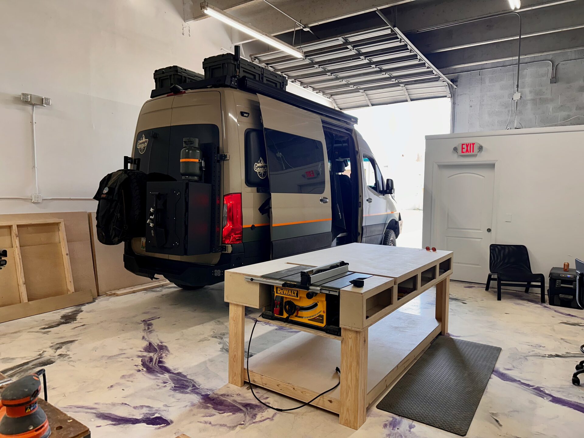 Sprinter 144 with lift and roof rack