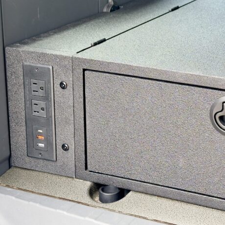 110v Outlet w USB